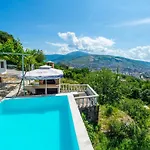 빌라 Perfect View Of - With Swimming Pool
